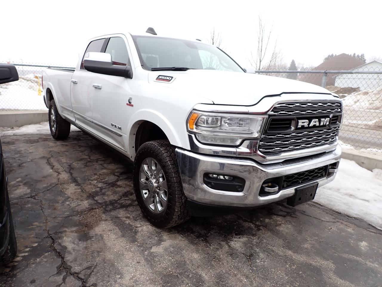 2022 RAM 3500 Limited 4WD CREW CAB 8' BOX *DIESEL* Photo
