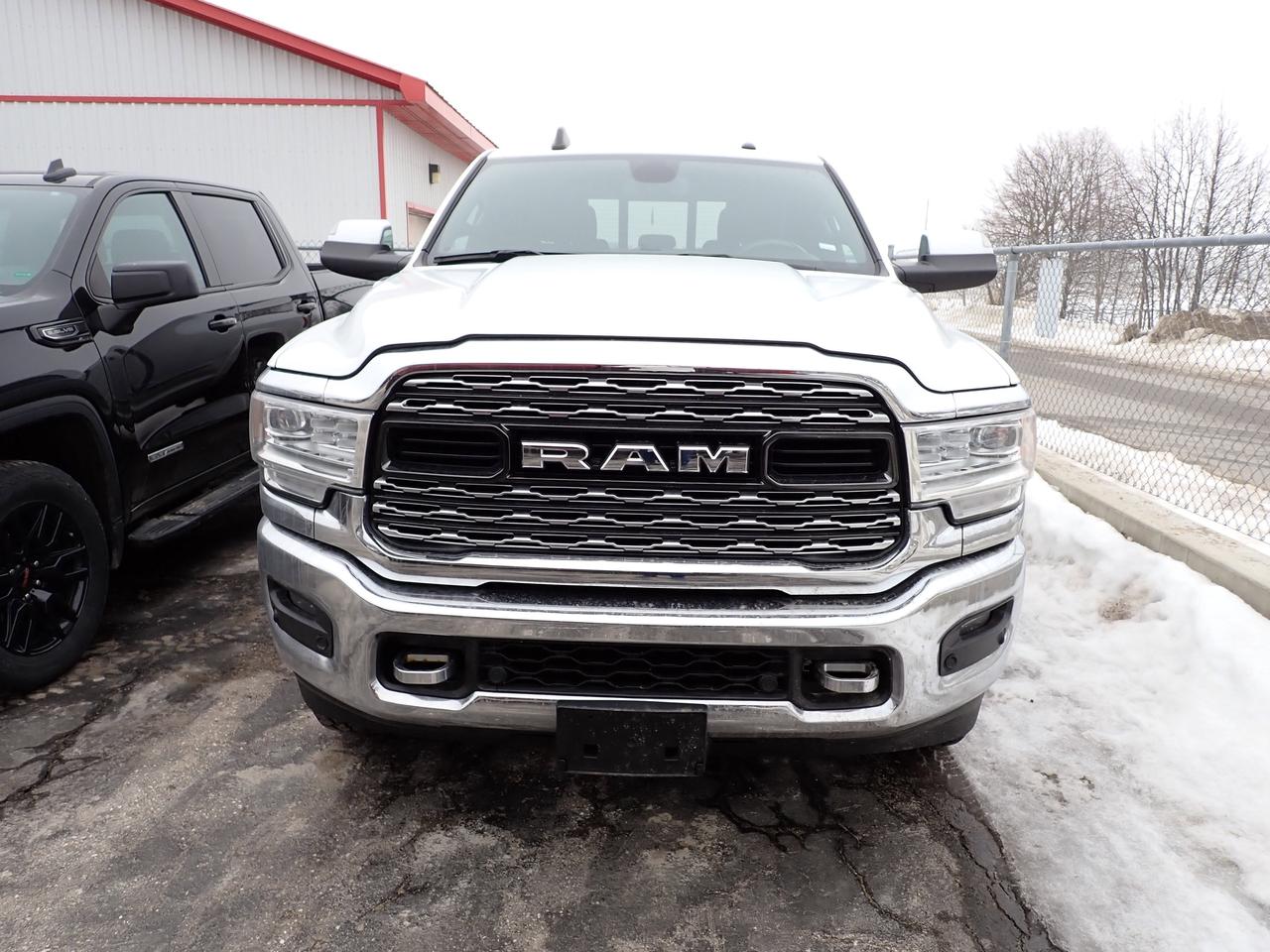 2022 RAM 3500 Limited 4WD CREW CAB 8' BOX *DIESEL* Photo