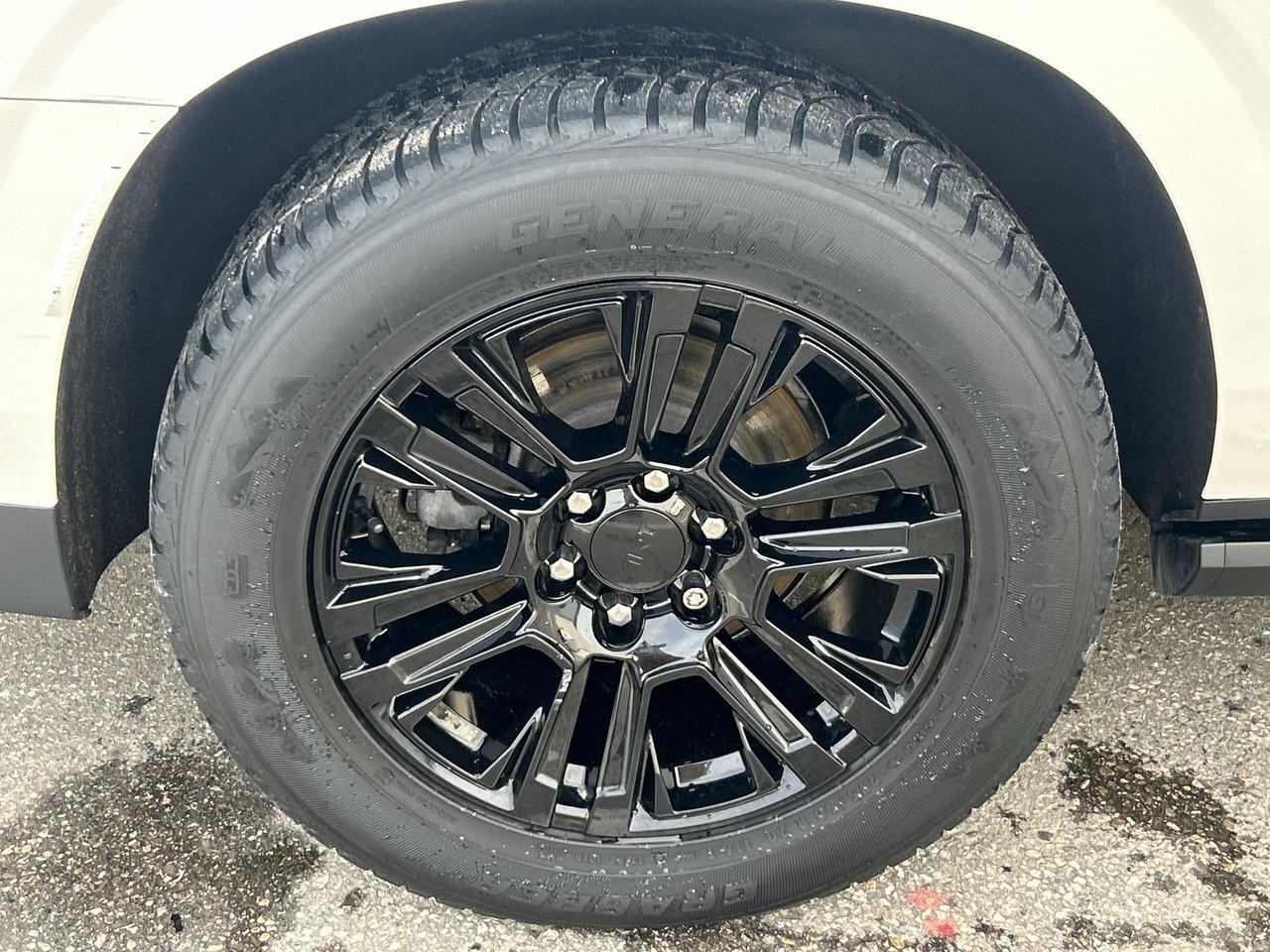 2021 GMC Yukon XL Denali Denali Reserve Rear Screens Power Running B Photo