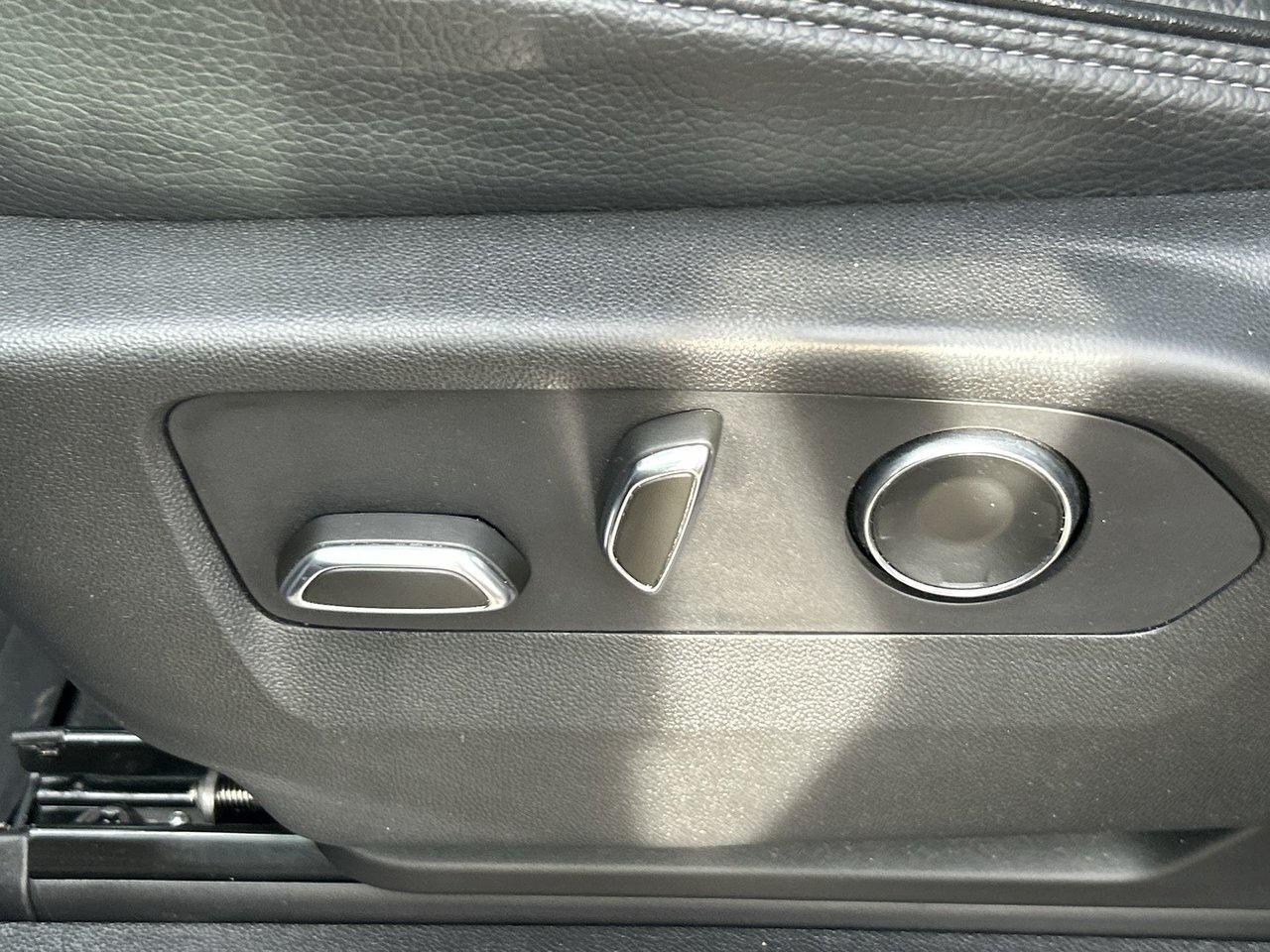 2021 GMC Yukon XL Denali Denali Reserve Rear Screens Power Running B Photo