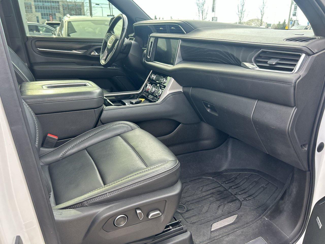 2021 GMC Yukon XL Denali Denali Reserve Rear Screens Power Running B Photo