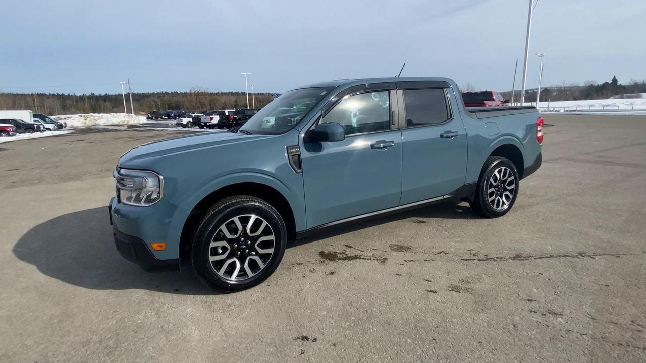 2023 Ford Maverick Lariat Photo