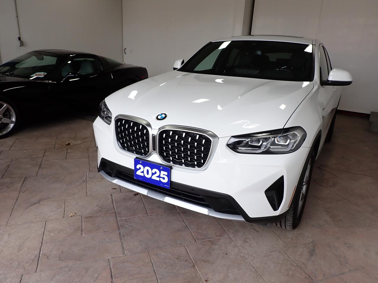 2025 BMW X4 xDrive30i AWD LEATHER NAVI SUNROOF Photo