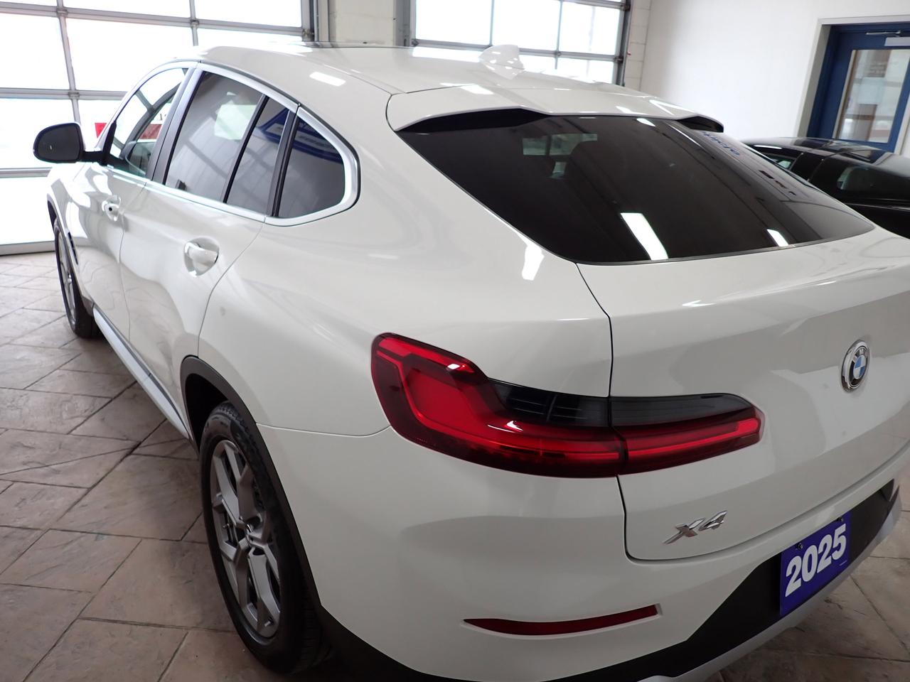 2025 BMW X4 xDrive30i AWD LEATHER NAVI SUNROOF Photo