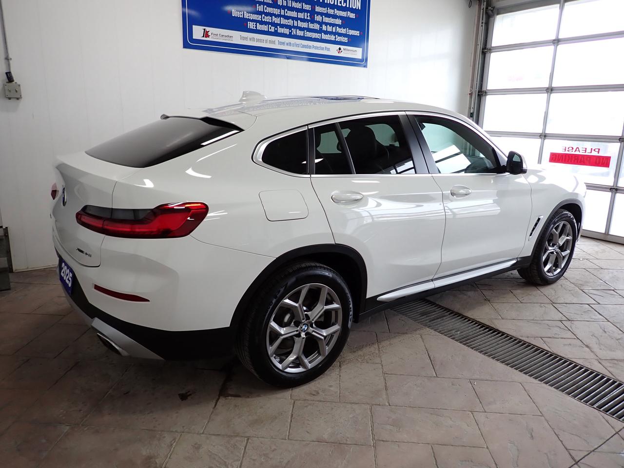 2025 BMW X4 xDrive30i AWD LEATHER NAVI SUNROOF Photo