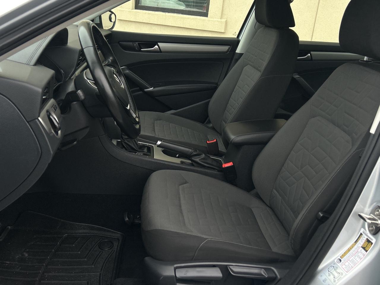 2020 Volkswagen Passat Comfortline BACUP CAM,HEATED SEATS *BELLEVILLE** Photo