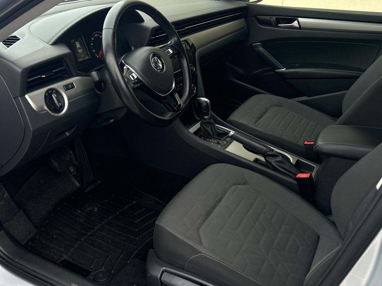 2020 Volkswagen Passat Comfortline BACUP CAM,HEATED SEATS *BELLEVILLE** Photo