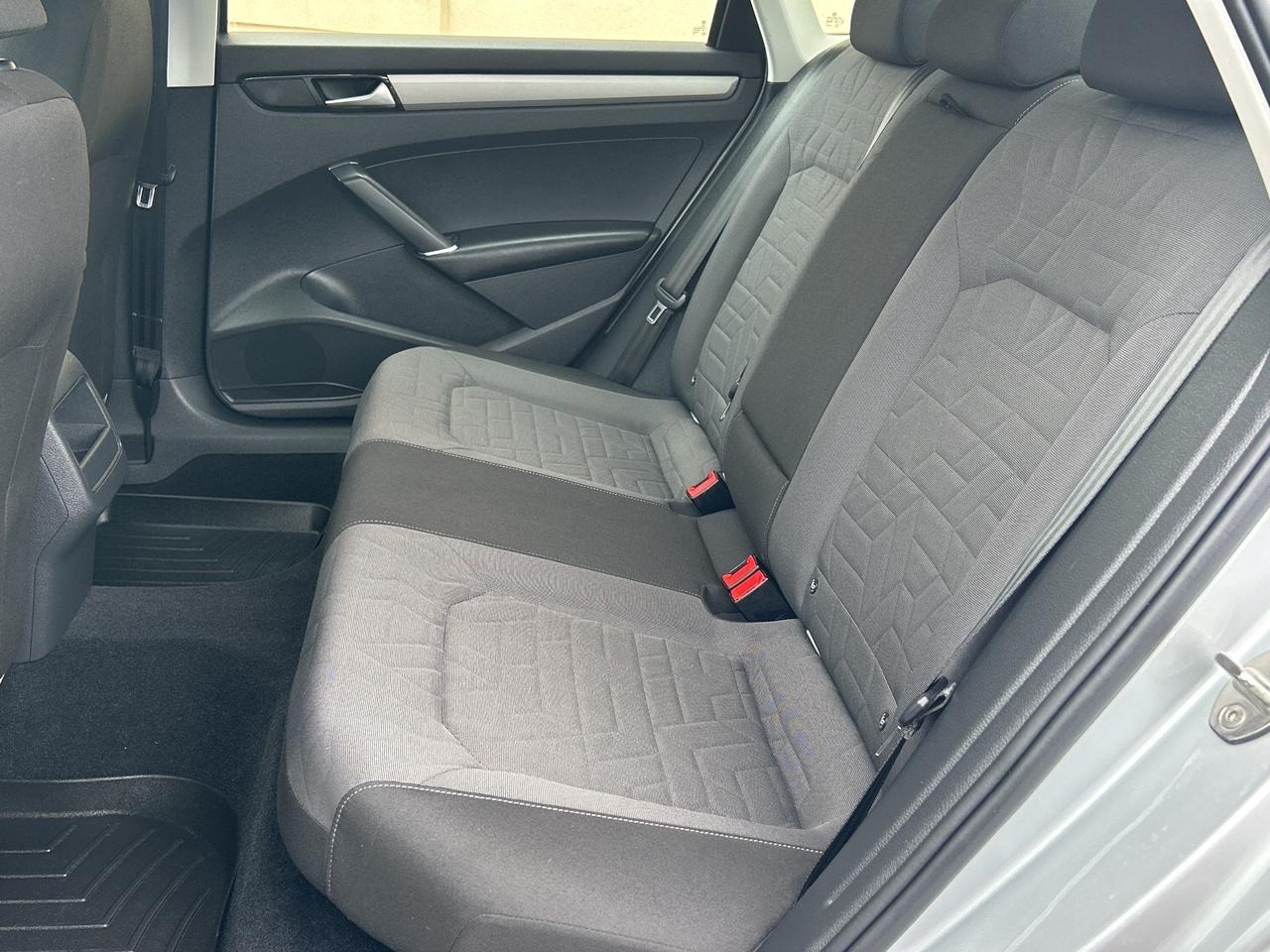 2020 Volkswagen Passat Comfortline BACUP CAM,HEATED SEATS *BELLEVILLE** Photo