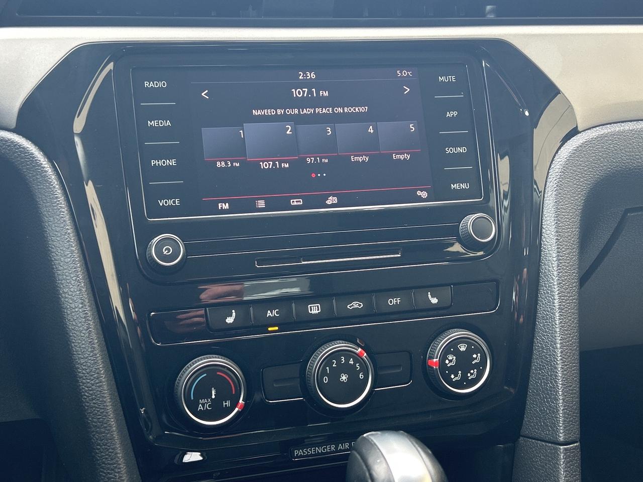 2020 Volkswagen Passat Comfortline BACUP CAM,HEATED SEATS *BELLEVILLE** Photo