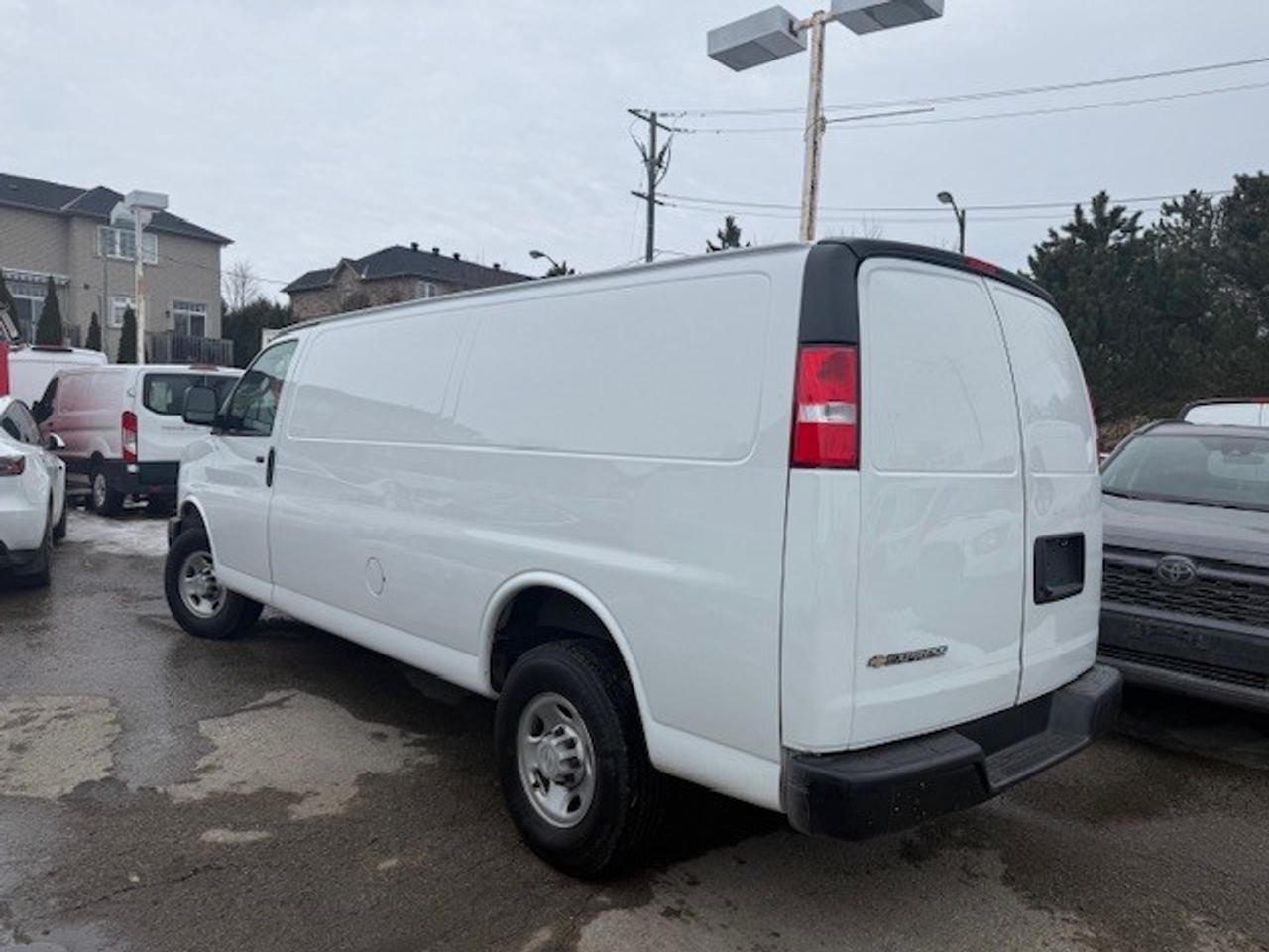 2023 Chevrolet Express No Windows, Extended van Photo2