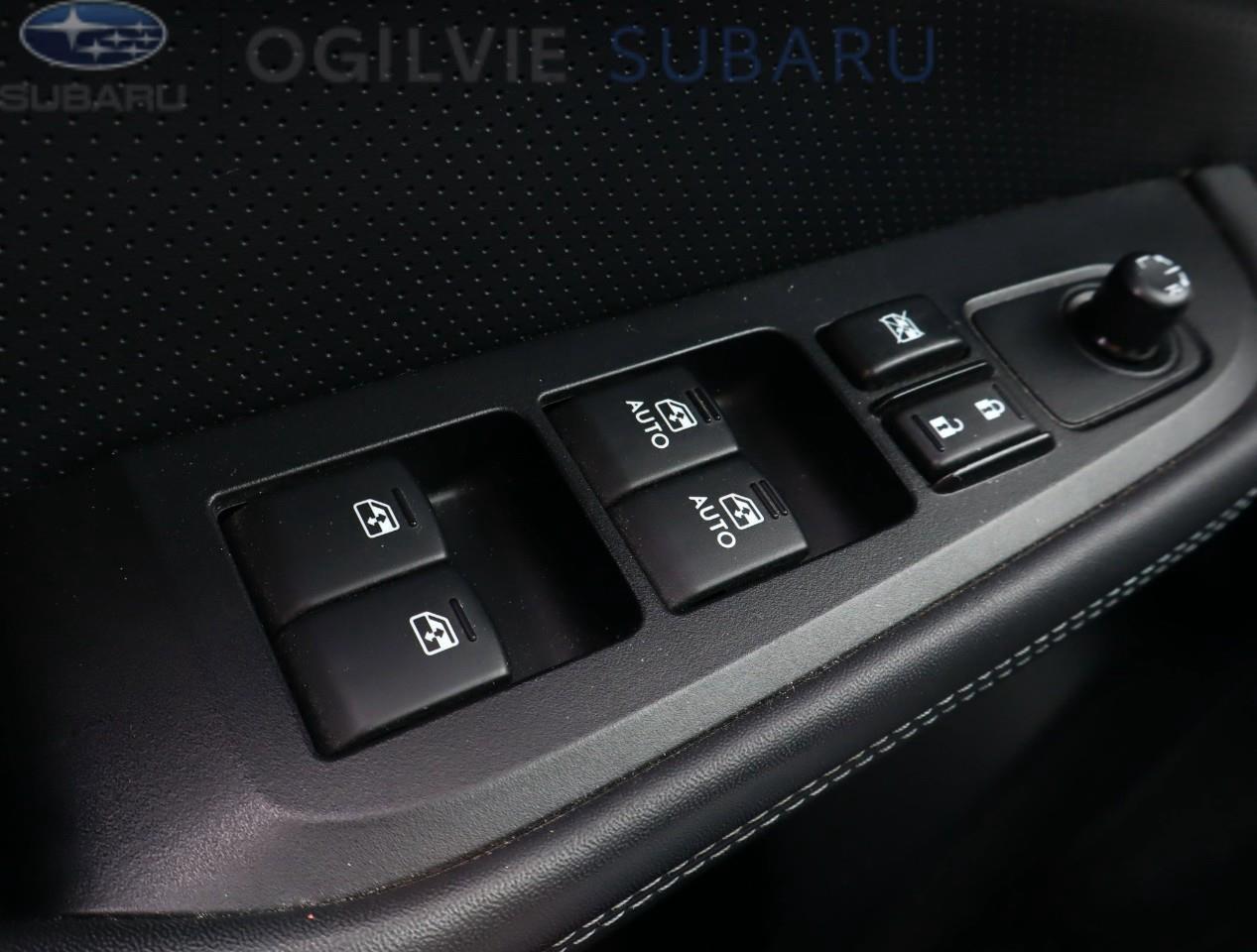 2016 Subaru Legacy 2.5i Limited Package w/Tech Pkg (CVT 4dr All-Wheel Drive Sedan Photo