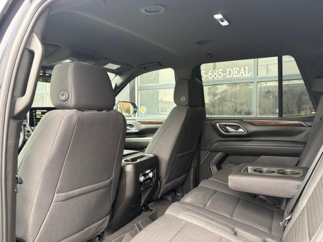 2024 GMC Yukon 4WD SLE,  8 PASSENGER, APPLE CAR PLAY, DIESEL!! Photo