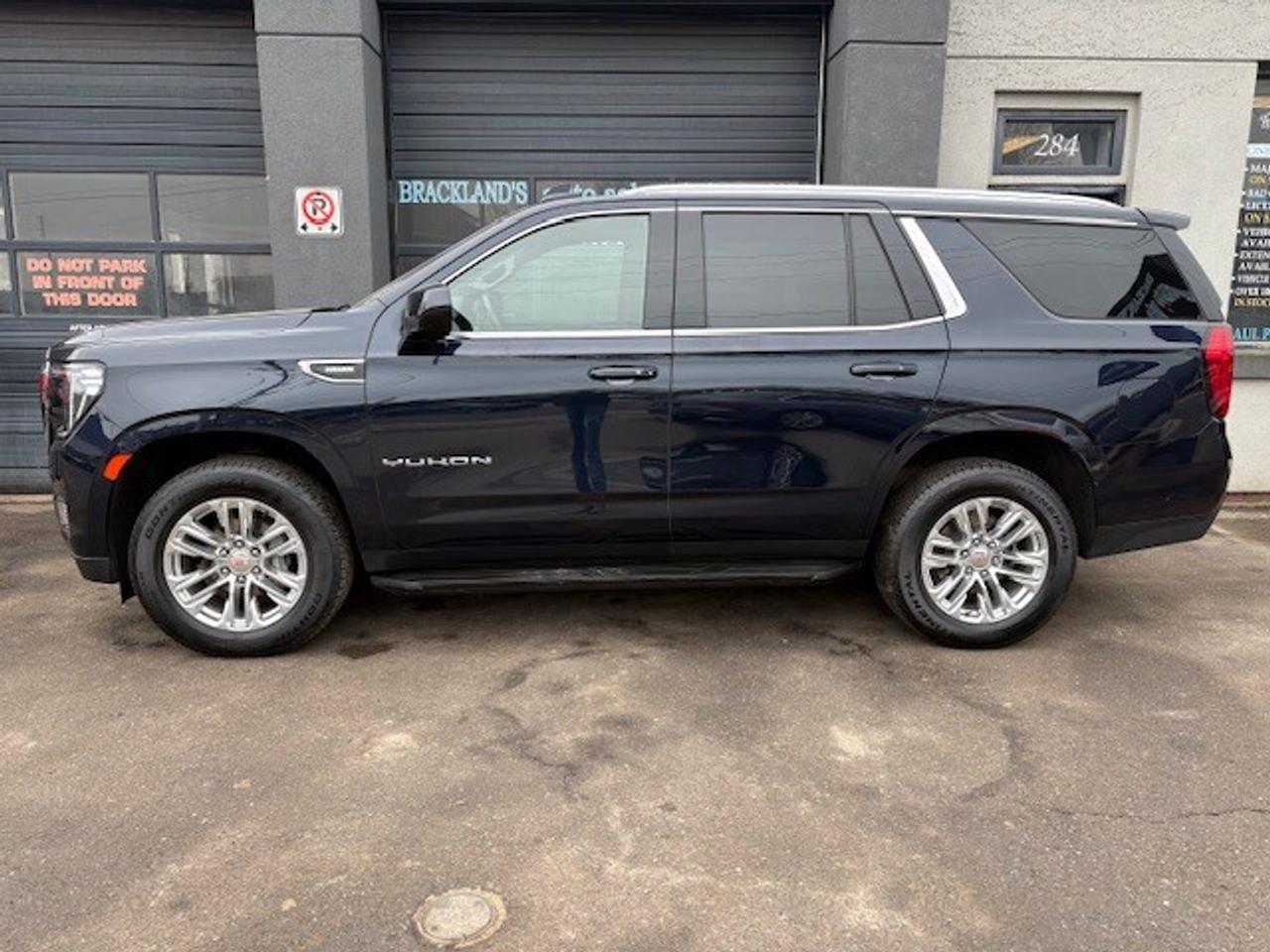 2024 GMC Yukon 4WD SLE,  8 PASSENGER, APPLE CAR PLAY, DIESEL!! Photo