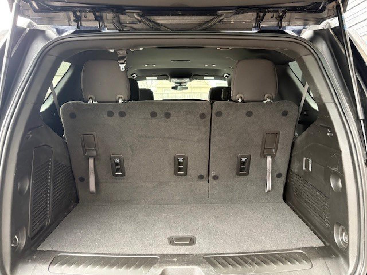 2024 GMC Yukon 4WD SLE,  8 PASSENGER, APPLE CAR PLAY, DIESEL!! Photo