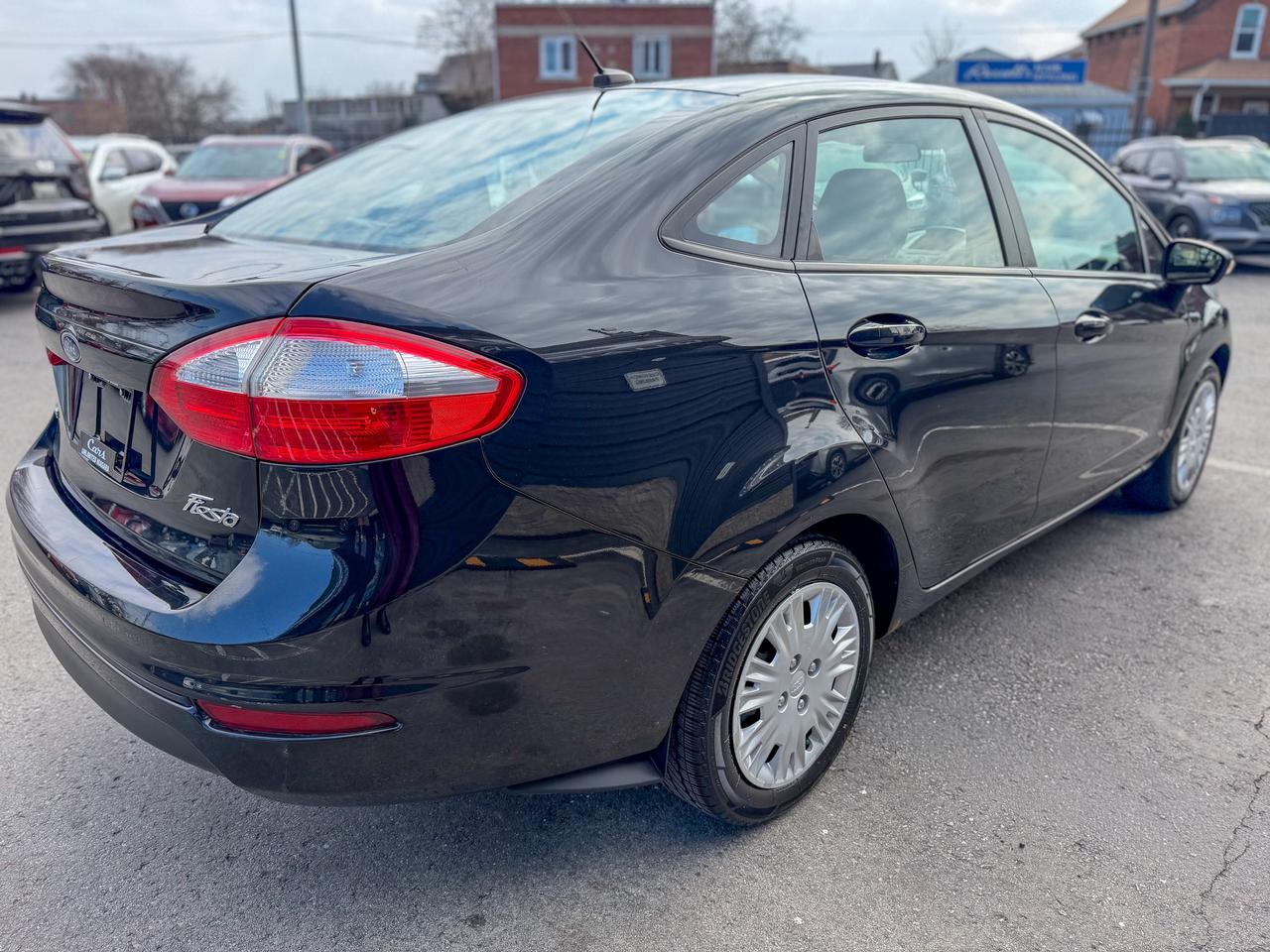 2014 Ford Fiesta SE/LOW KM/BLUETOOTH/HEATED SEATS/FUEL EFFICIENT Photo