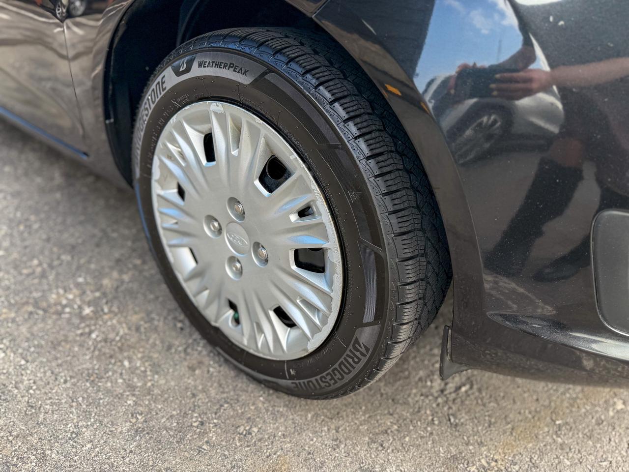 2014 Ford Fiesta SE/LOW KM/BLUETOOTH/HEATED SEATS/FUEL EFFICIENT Photo