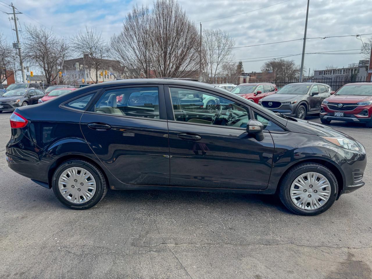 2014 Ford Fiesta SE/LOW KM/BLUETOOTH/HEATED SEATS/FUEL EFFICIENT Photo