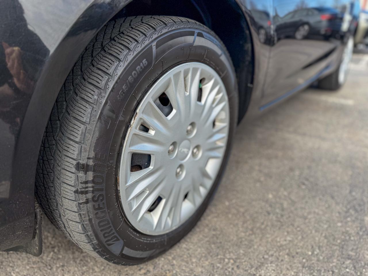 2014 Ford Fiesta SE/LOW KM/BLUETOOTH/HEATED SEATS/FUEL EFFICIENT Photo