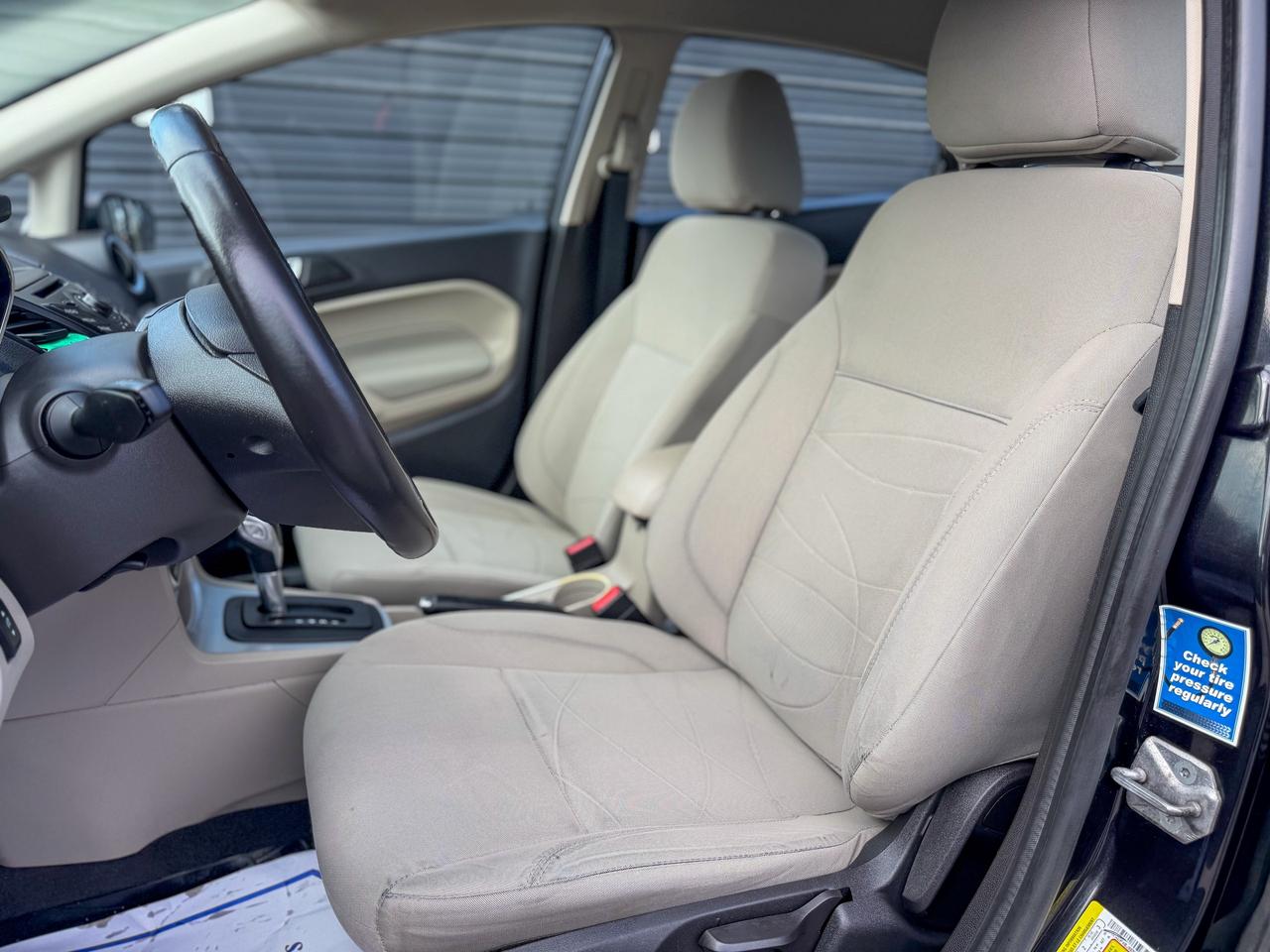 2014 Ford Fiesta SE/LOW KM/BLUETOOTH/HEATED SEATS/FUEL EFFICIENT Photo