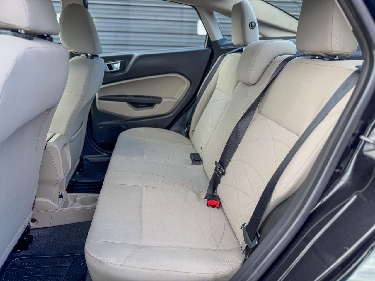 2014 Ford Fiesta SE/LOW KM/BLUETOOTH/HEATED SEATS/FUEL EFFICIENT Photo