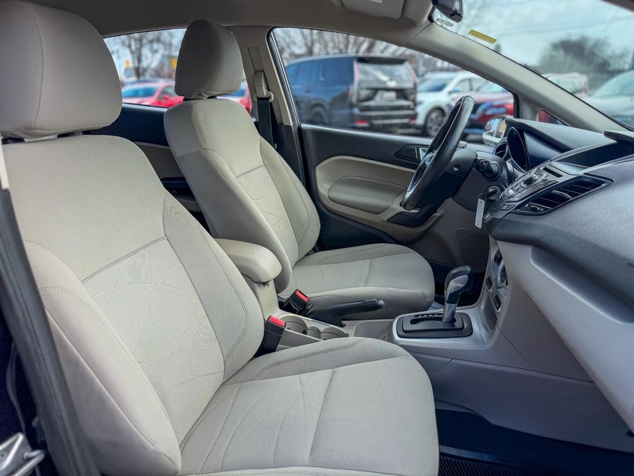 2014 Ford Fiesta SE/LOW KM/BLUETOOTH/HEATED SEATS/FUEL EFFICIENT Photo