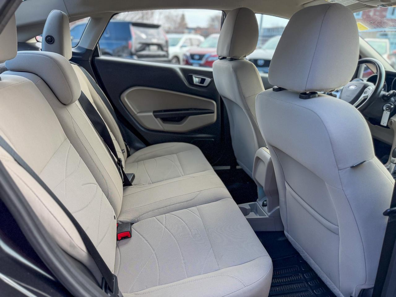 2014 Ford Fiesta SE/LOW KM/BLUETOOTH/HEATED SEATS/FUEL EFFICIENT Photo