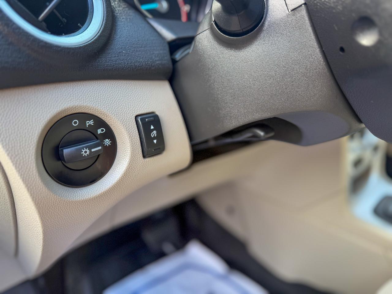 2014 Ford Fiesta SE/LOW KM/BLUETOOTH/HEATED SEATS/FUEL EFFICIENT Photo