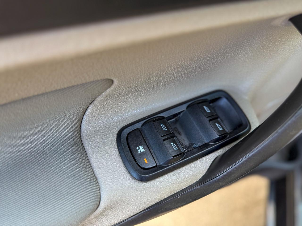 2014 Ford Fiesta SE/LOW KM/BLUETOOTH/HEATED SEATS/FUEL EFFICIENT Photo