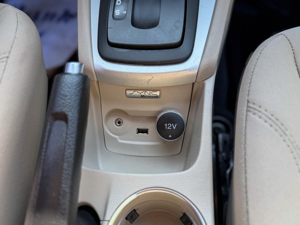 2014 Ford Fiesta SE/LOW KM/BLUETOOTH/HEATED SEATS/FUEL EFFICIENT Photo