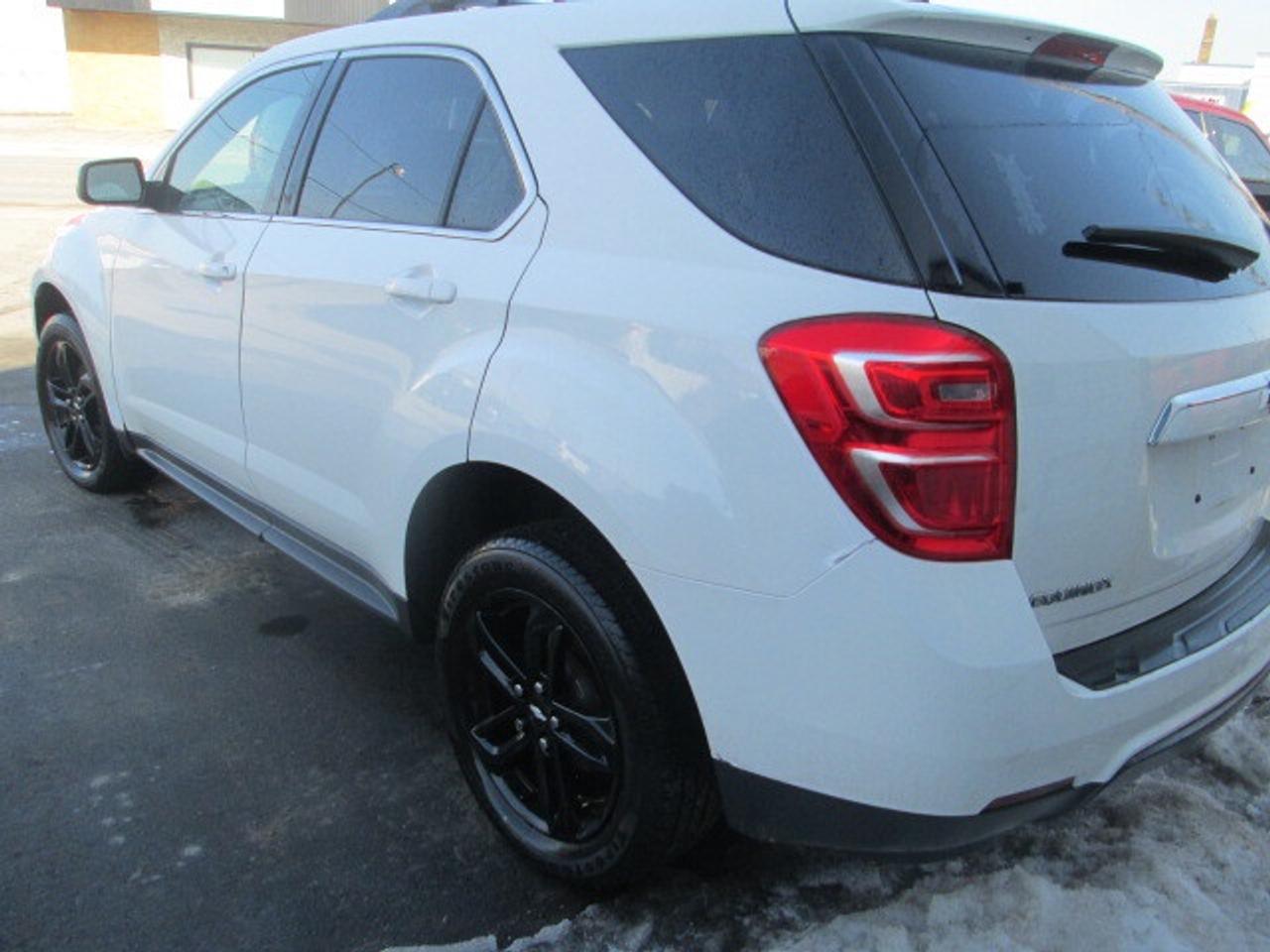 2017 Chevrolet Equinox FWD 4dr LT w-1LT, Leather, Back Up Camera Photo4