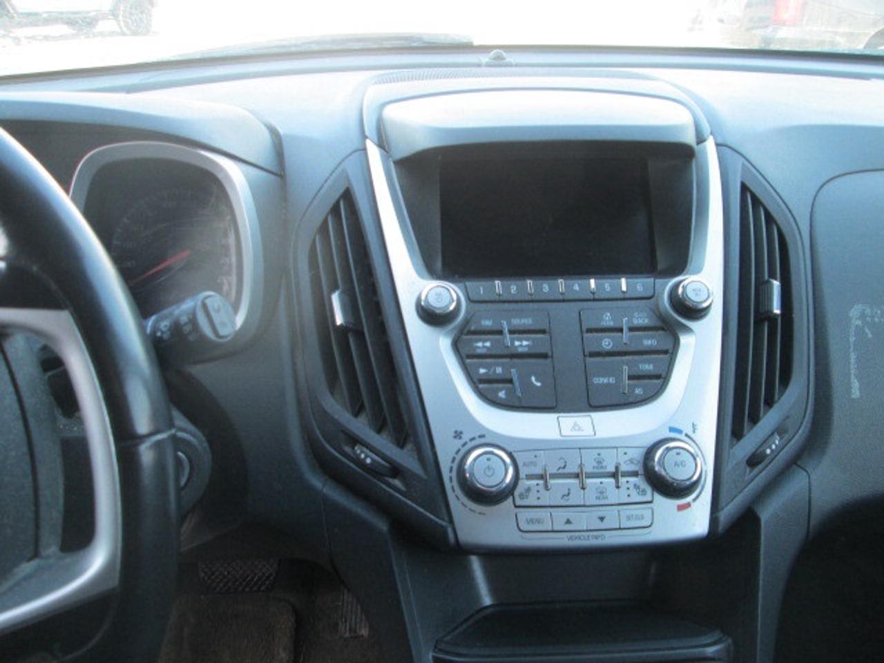 2017 Chevrolet Equinox FWD 4dr LT w-1LT, Leather, Back Up Camera Photo