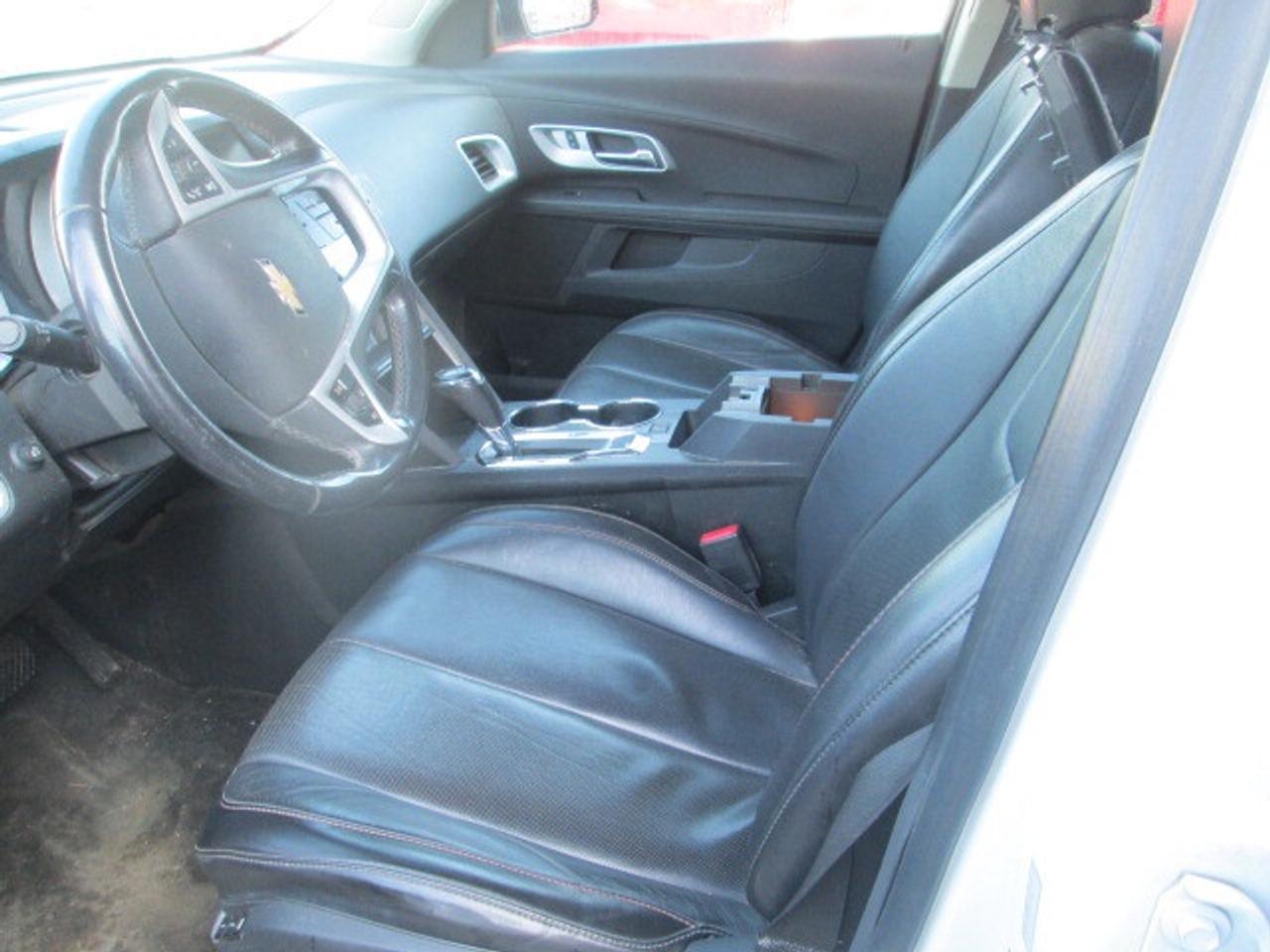 2017 Chevrolet Equinox FWD 4dr LT w-1LT, Leather, Back Up Camera Photo