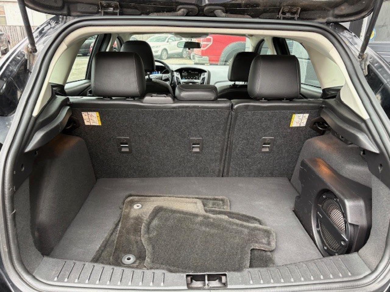 2016 Ford Focus 5dr HB Titanium, FULLY LOADED, RUNS AWESOME!! Photo