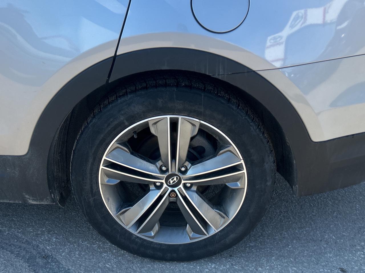 2016 Hyundai Santa Fe XL Limited Adventure Edition Photo