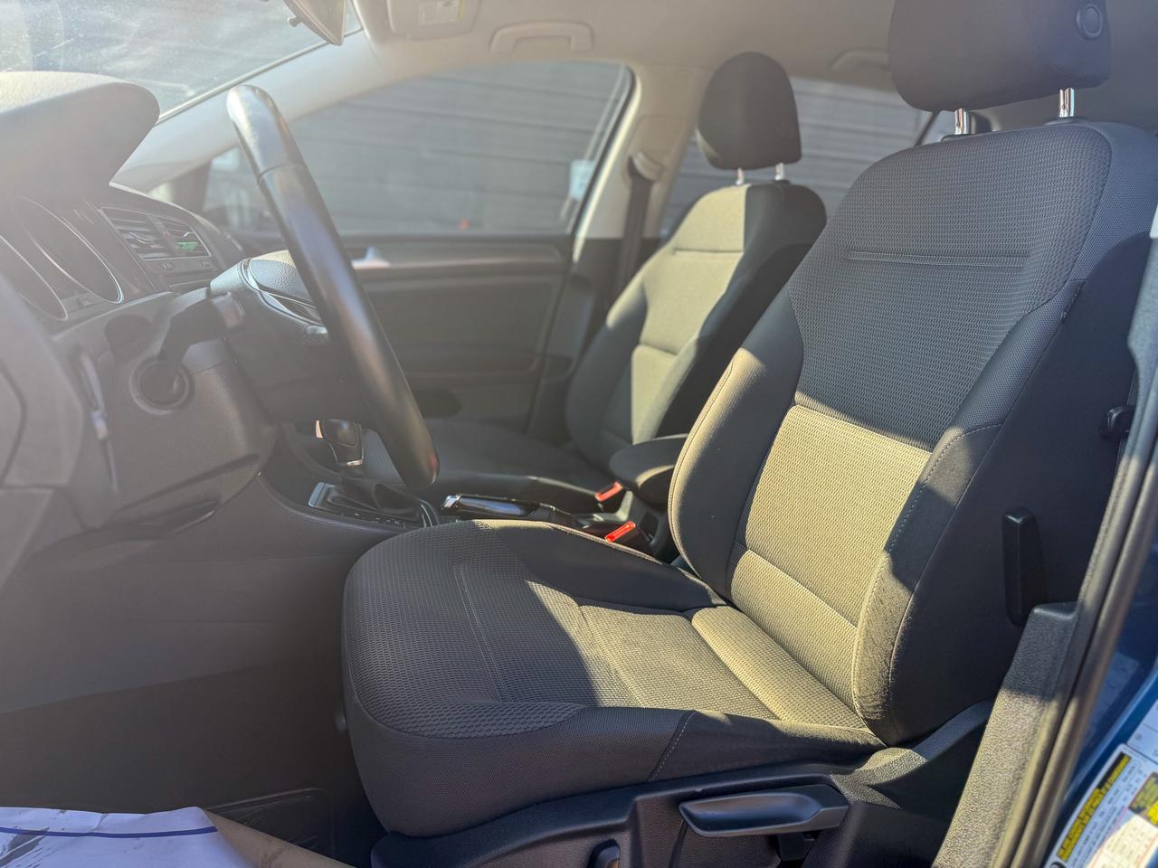 2019 Volkswagen Golf Comfortline   HATCHBACK   LOW KM   CAMERA   1.4L Photo