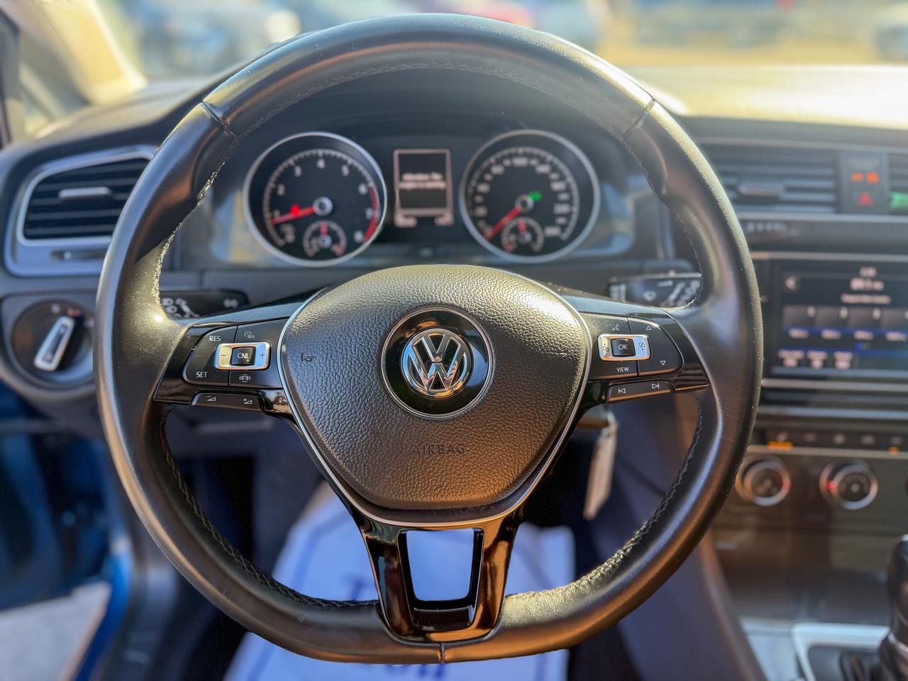 2019 Volkswagen Golf Comfortline   HATCHBACK   LOW KM   CAMERA   1.4L Photo