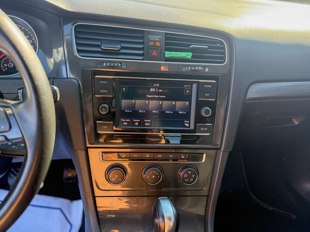 2019 Volkswagen Golf Comfortline   HATCHBACK   LOW KM   CAMERA   1.4L Photo