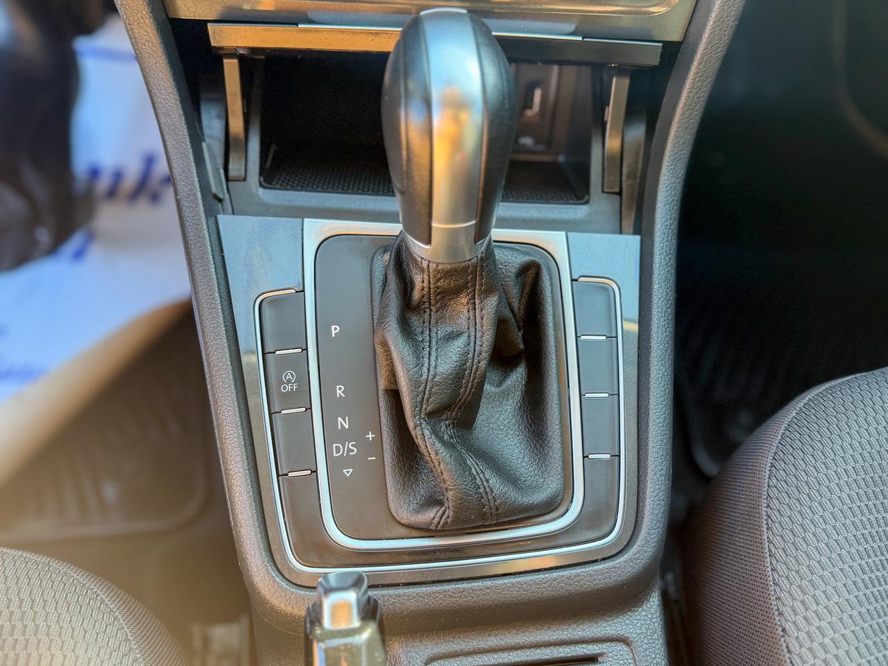2019 Volkswagen Golf Comfortline   HATCHBACK   LOW KM   CAMERA   1.4L Photo