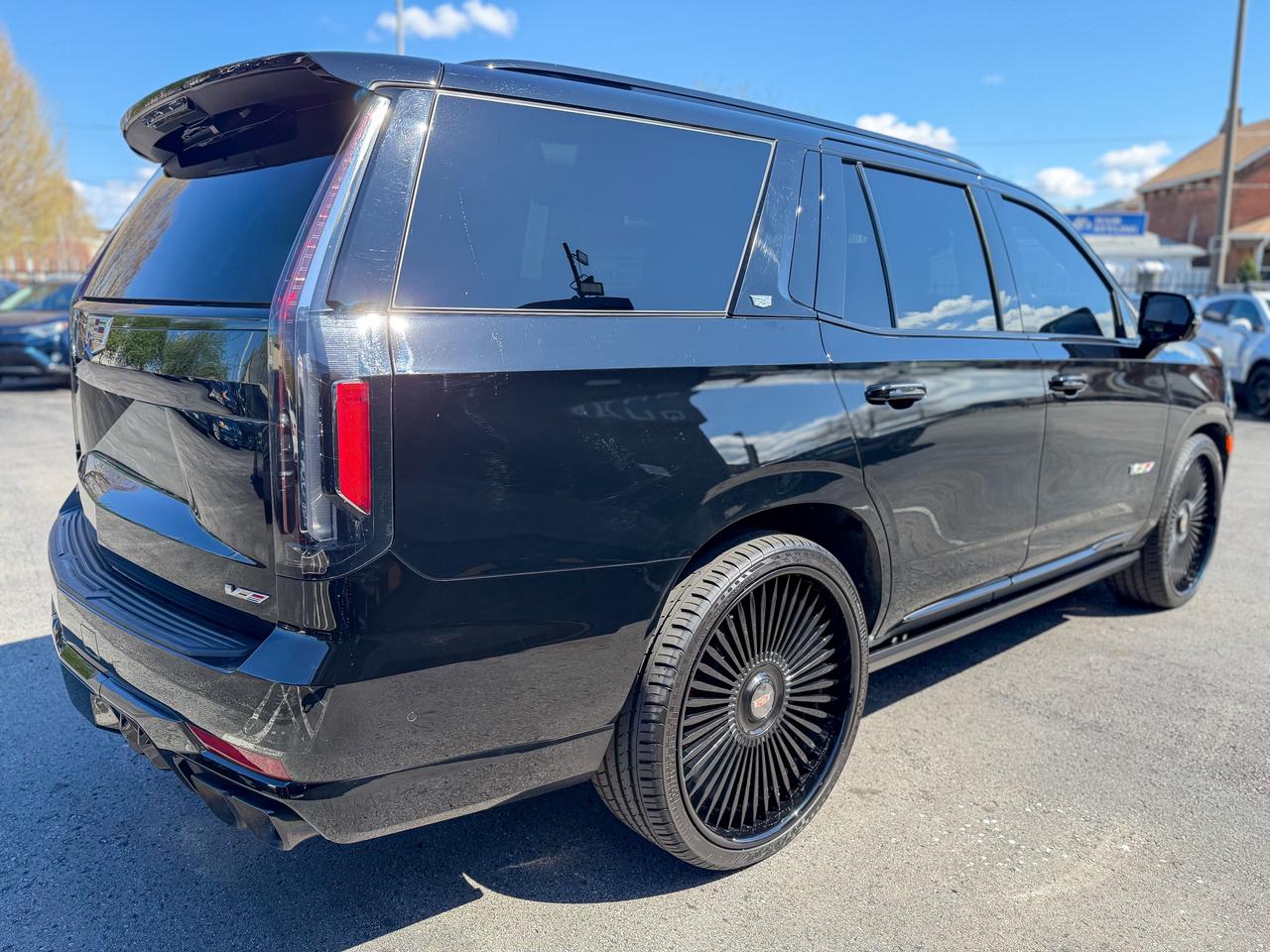 2023 Cadillac Escalade AWD 4dr V-Series Photo4