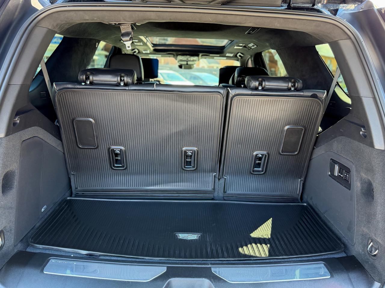 2023 Cadillac Escalade AWD 4dr V-Series Photo