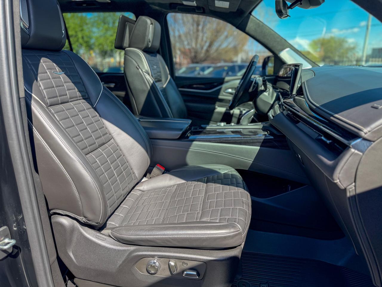 2023 Cadillac Escalade AWD 4dr V-Series Photo