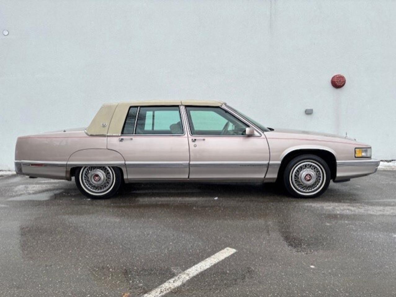1991 Cadillac Fleetwood V8 **VINYL TOP-SENIOR DRIVEN-NO ACCIDENTS** Photo