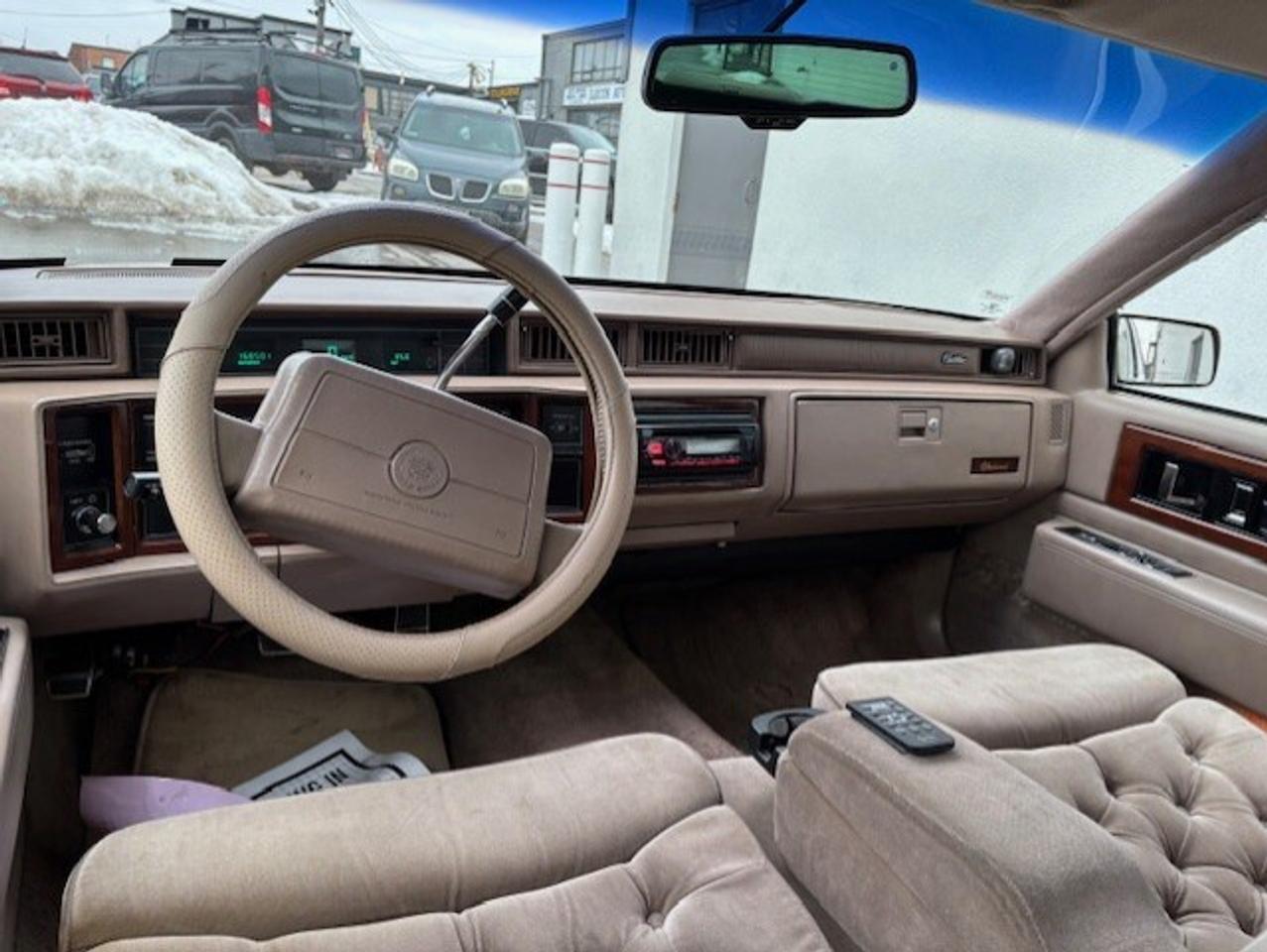 1991 Cadillac Fleetwood V8 **VINYL TOP-SENIOR DRIVEN-NO ACCIDENTS** Photo