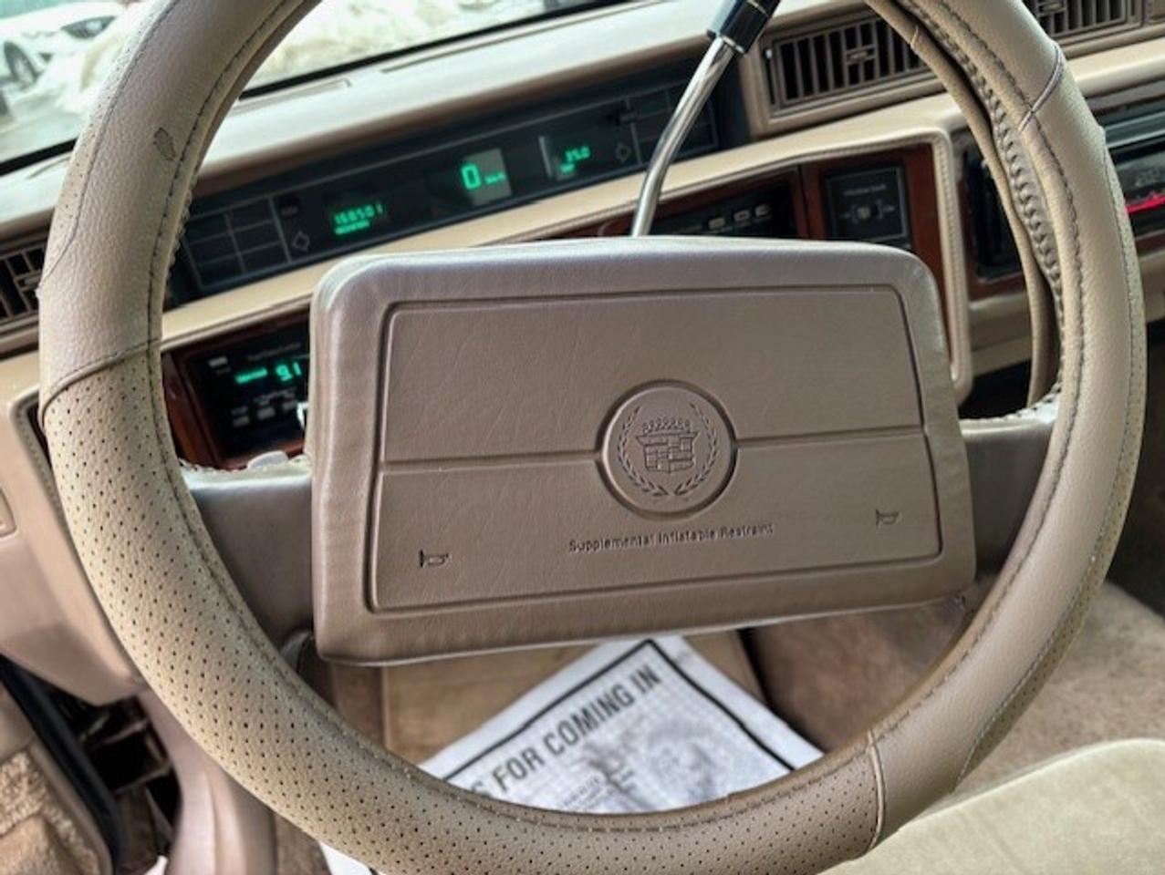 1991 Cadillac Fleetwood V8 **VINYL TOP-SENIOR DRIVEN-NO ACCIDENTS** Photo