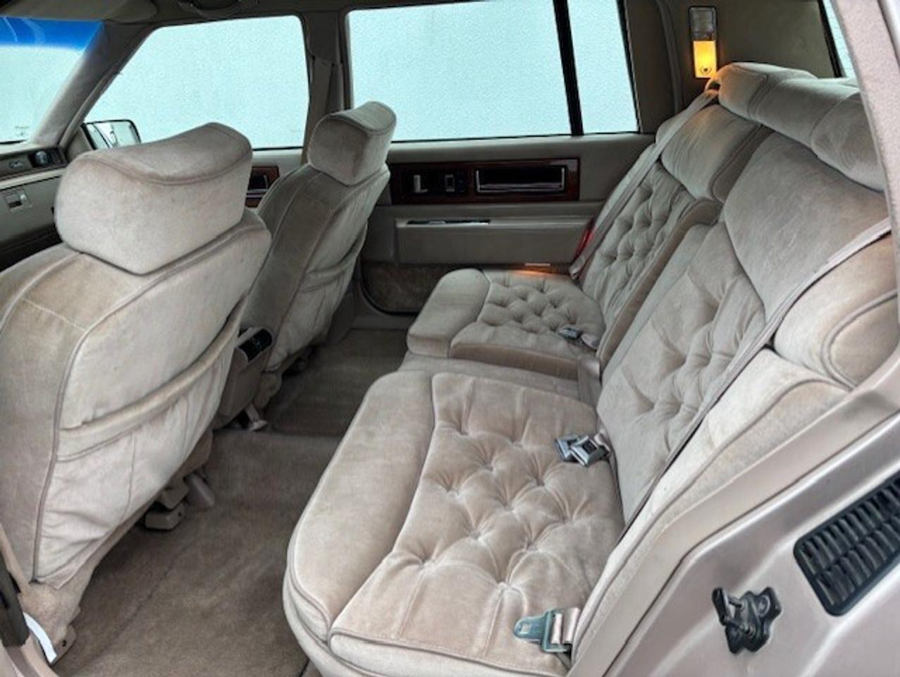 1991 Cadillac Fleetwood V8 **VINYL TOP-SENIOR DRIVEN-NO ACCIDENTS** Photo