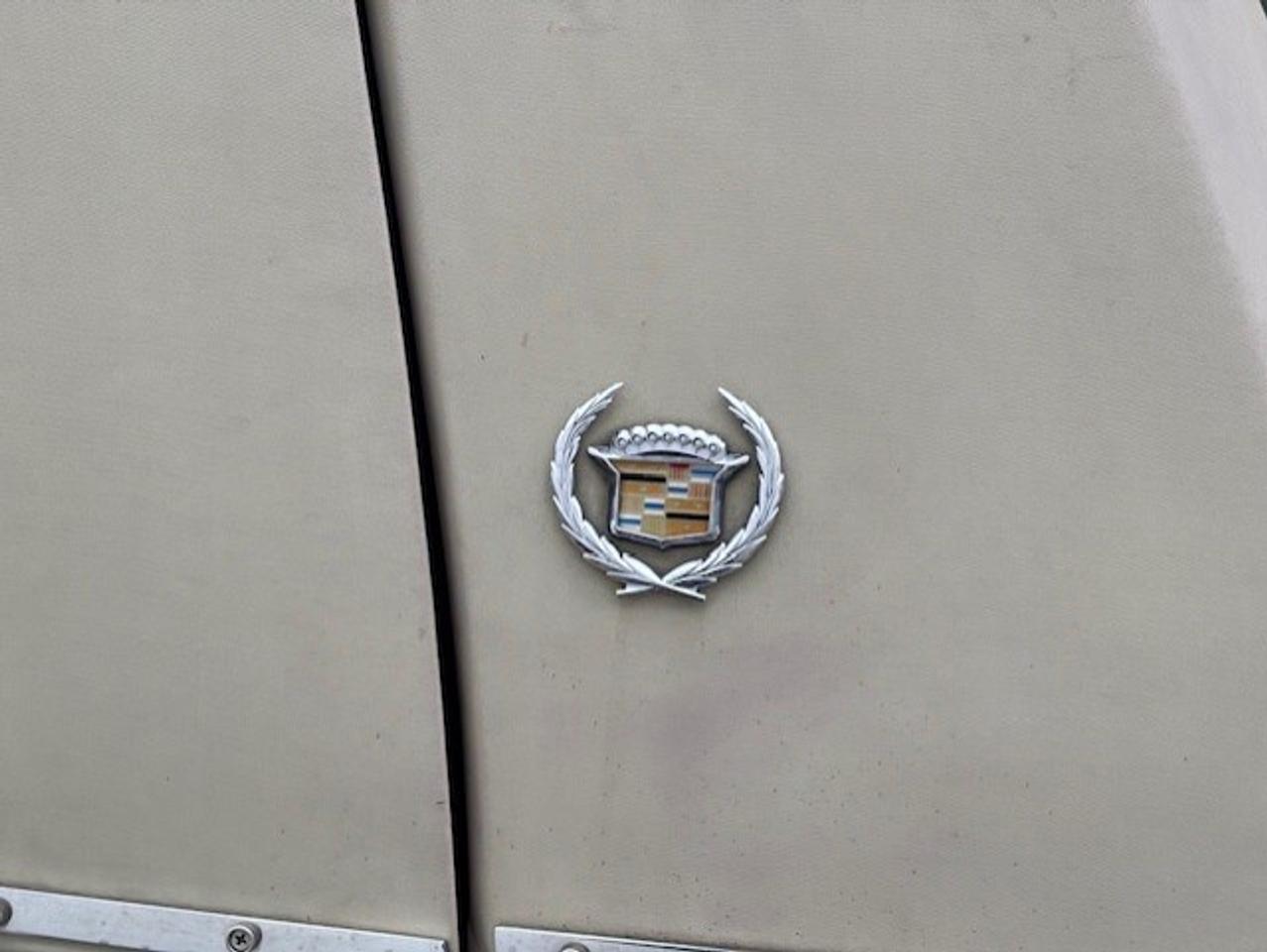 1991 Cadillac Fleetwood V8 **VINYL TOP-SENIOR DRIVEN-NO ACCIDENTS** Photo