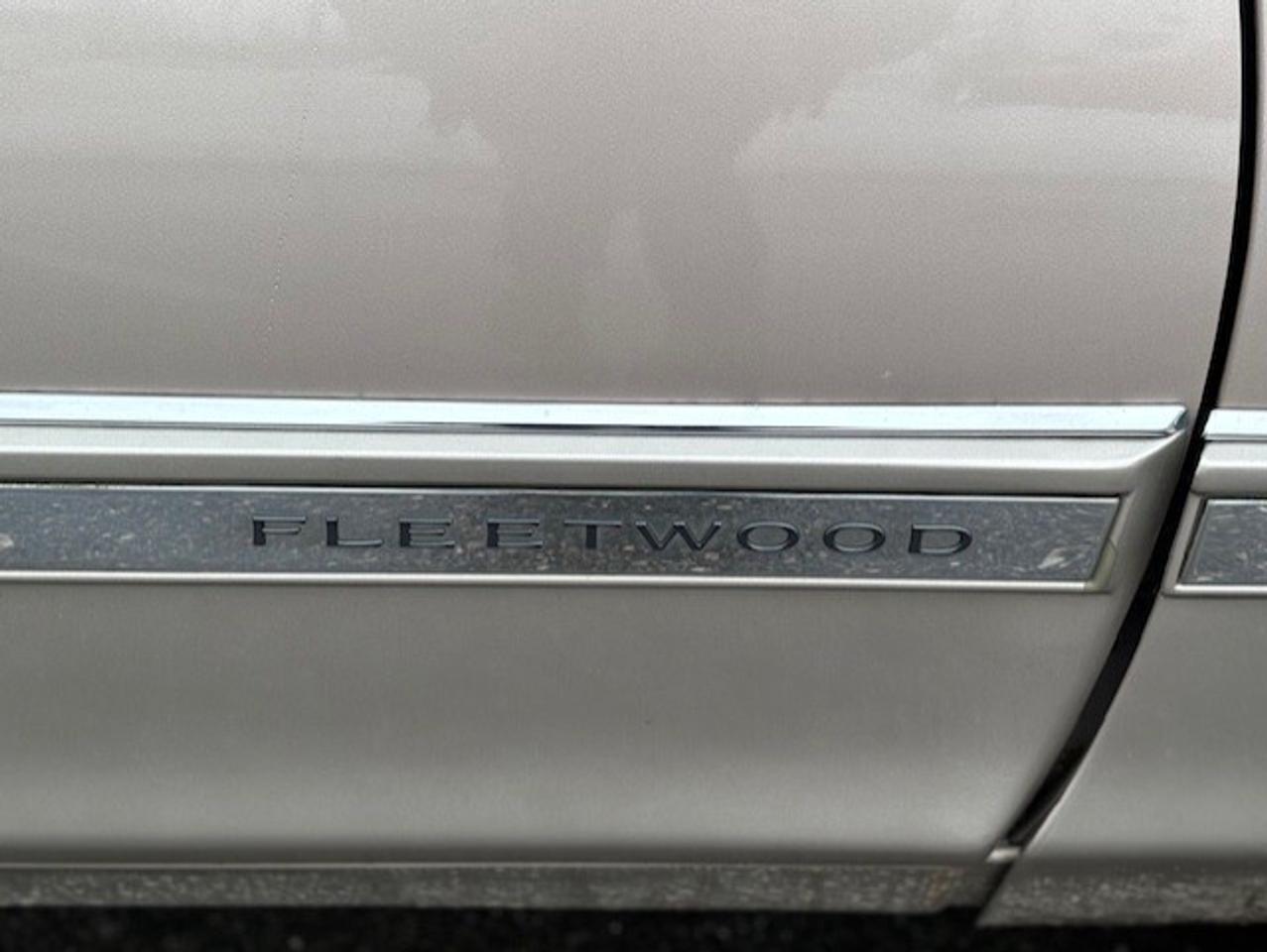 1991 Cadillac Fleetwood V8 **VINYL TOP-SENIOR DRIVEN-NO ACCIDENTS** Photo