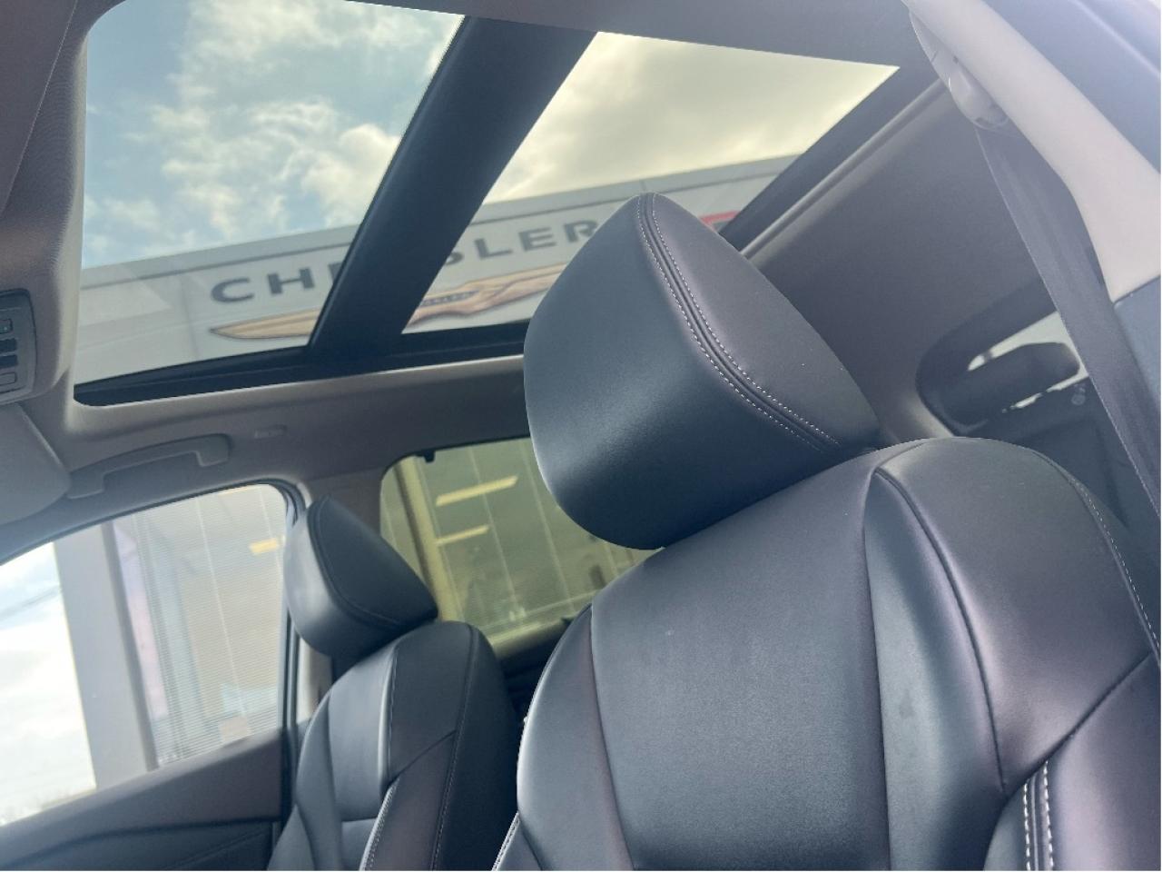 2023 Nissan Rogue AWD SV Midnight *LTHR *SUN *LOW KMS *1 OWNER Photo