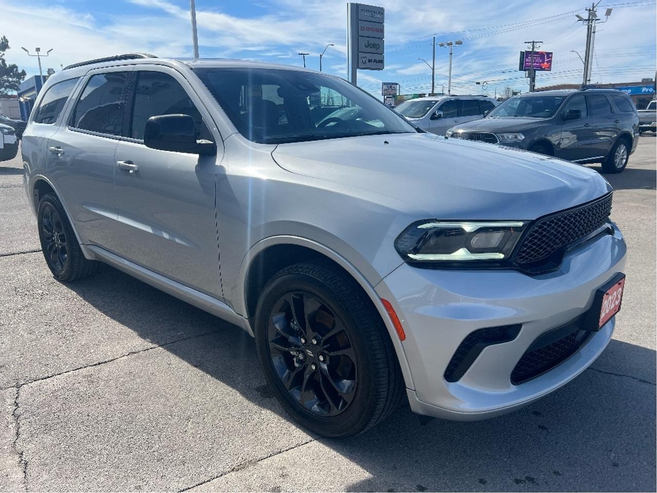 2023 Dodge Durango SXT Plus AWD Blacktop *TOW *SUN *7-PASS *LOW KMS Photo4
