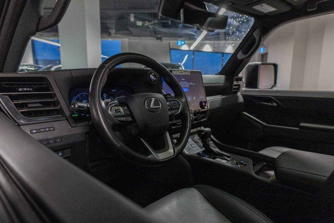 2024 Lexus GX 550 Executive Pkg Lexus Certified Photo